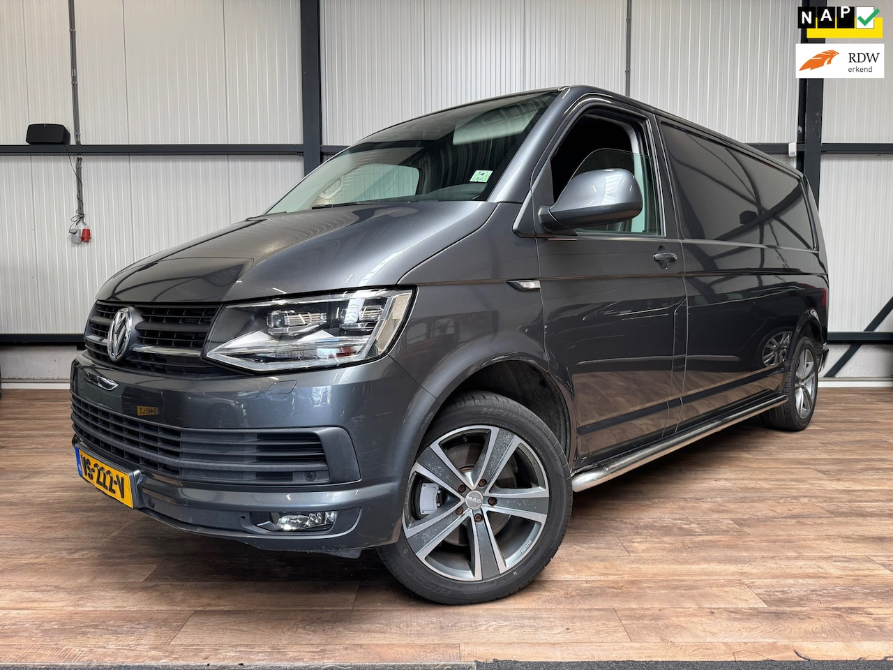 Volkswagen Transporter - 2.0 TDI L2H1 DC Comfortline Plus / AIRCO / NAVI / LEDER / - AutoWereld.nl