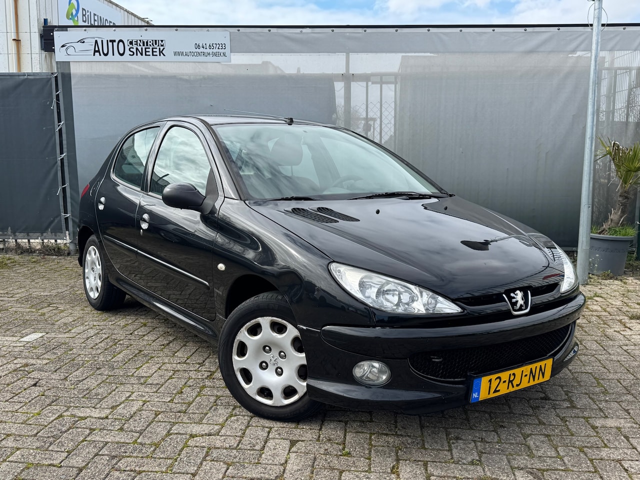 Peugeot 206 - 1.4 Air-line 2 - Airco - Elektr ramen - APK 04-27 - AutoWereld.nl