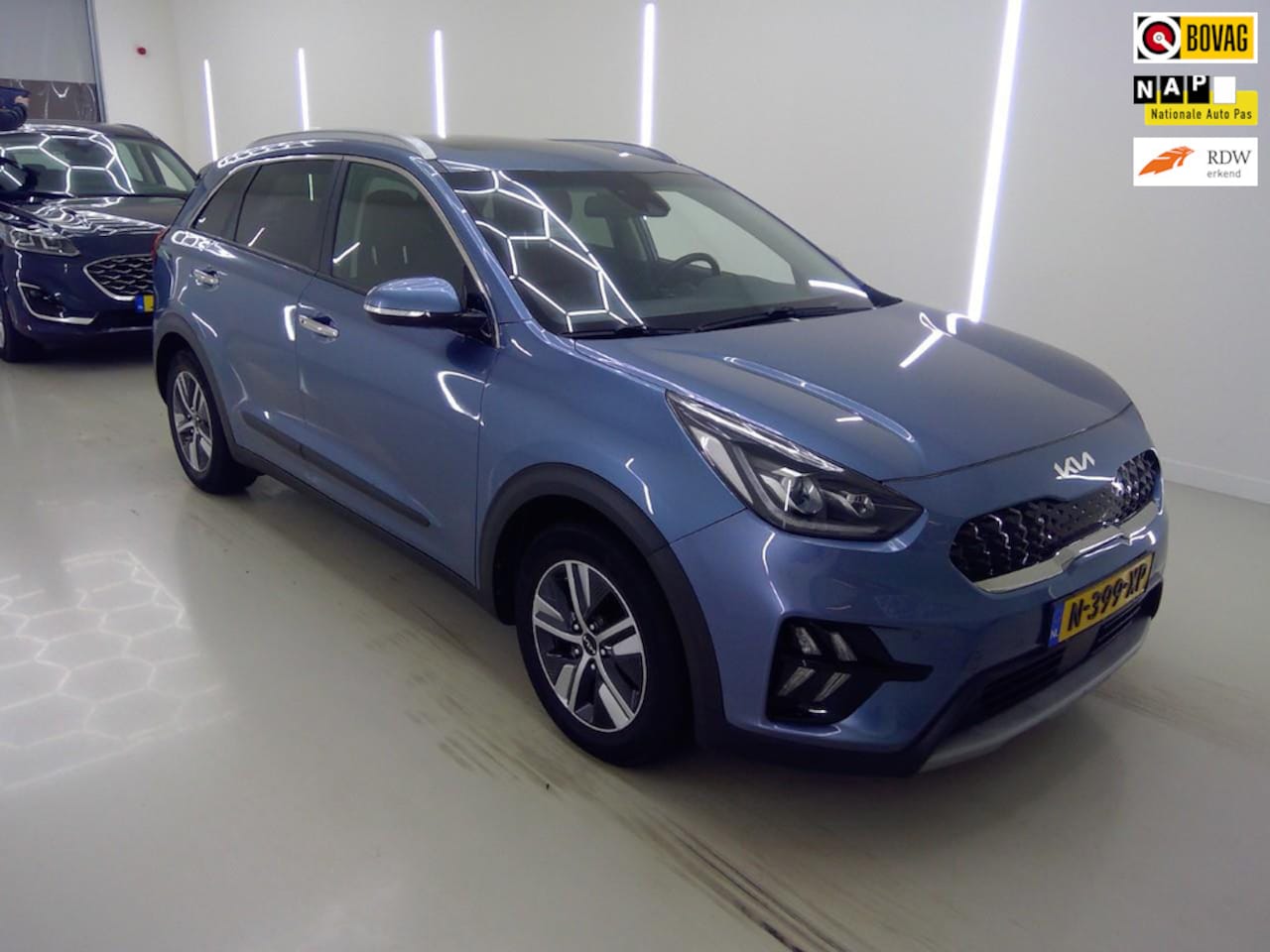 Kia Niro - 1.6 GDi Hybrid ExecutiveLine+Volleder+stoel&stuur-verw+schuifdak+breed-navigatie+camera = - AutoWereld.nl