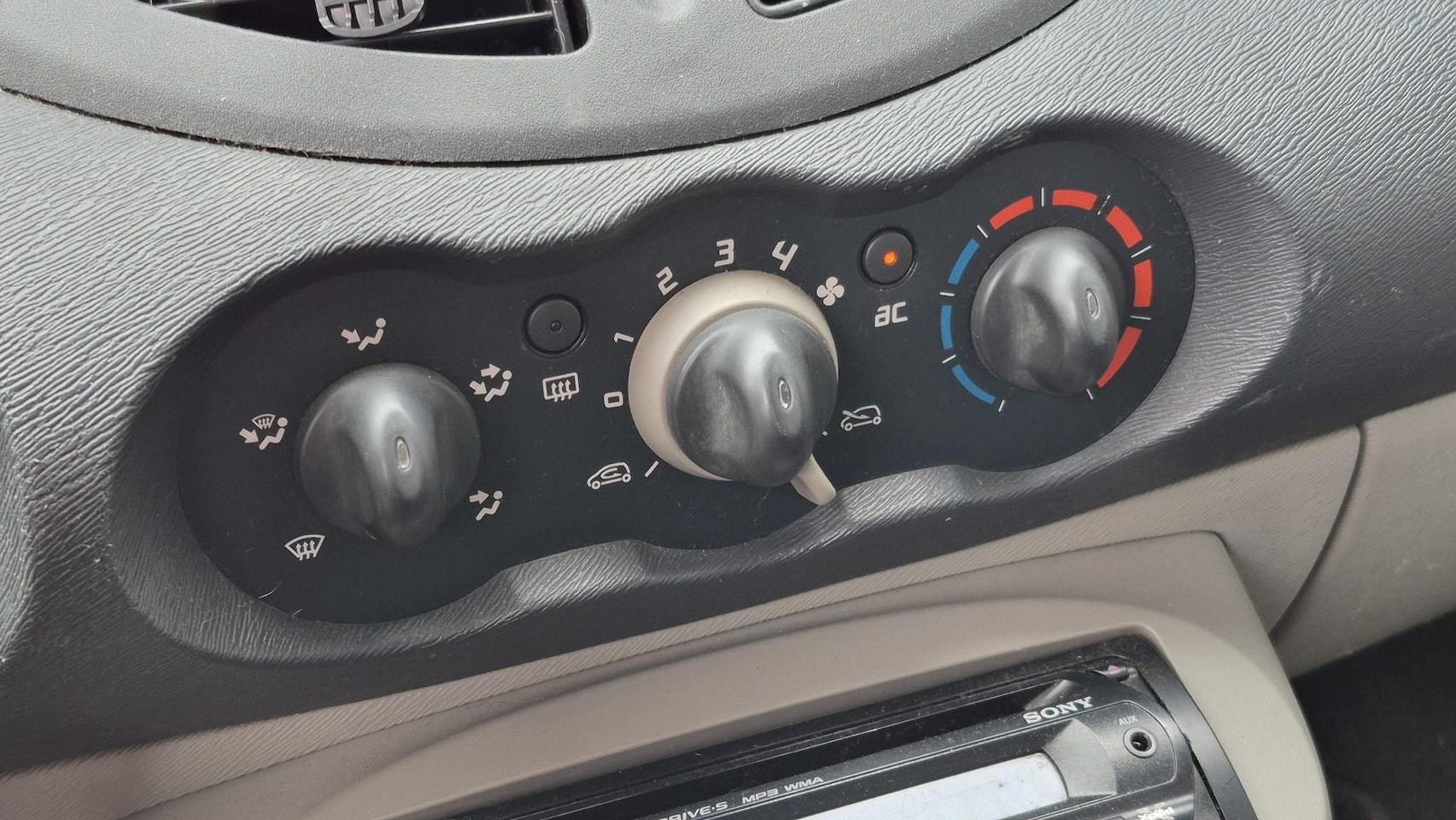 Renault Twingo - 1.2 Authentique APK 01-2027 I Distributie´22 vervangen I Airco I NL Auto