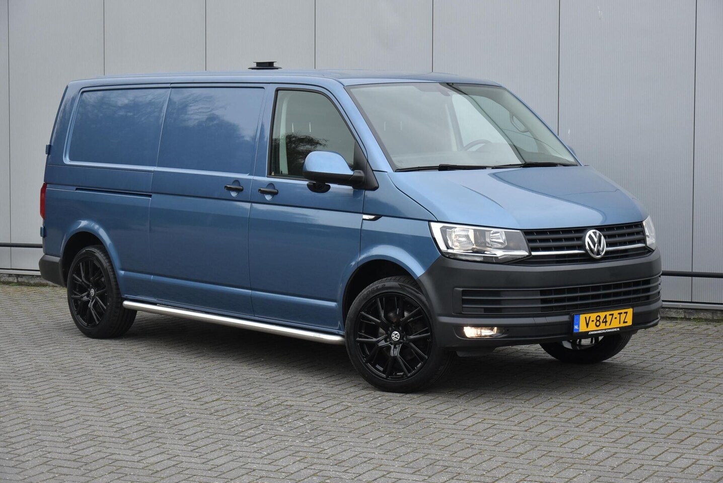 Volkswagen Transporter - 2.0 TDI L2H1 Aut 150 Pk Airco Navi E6 - AutoWereld.nl
