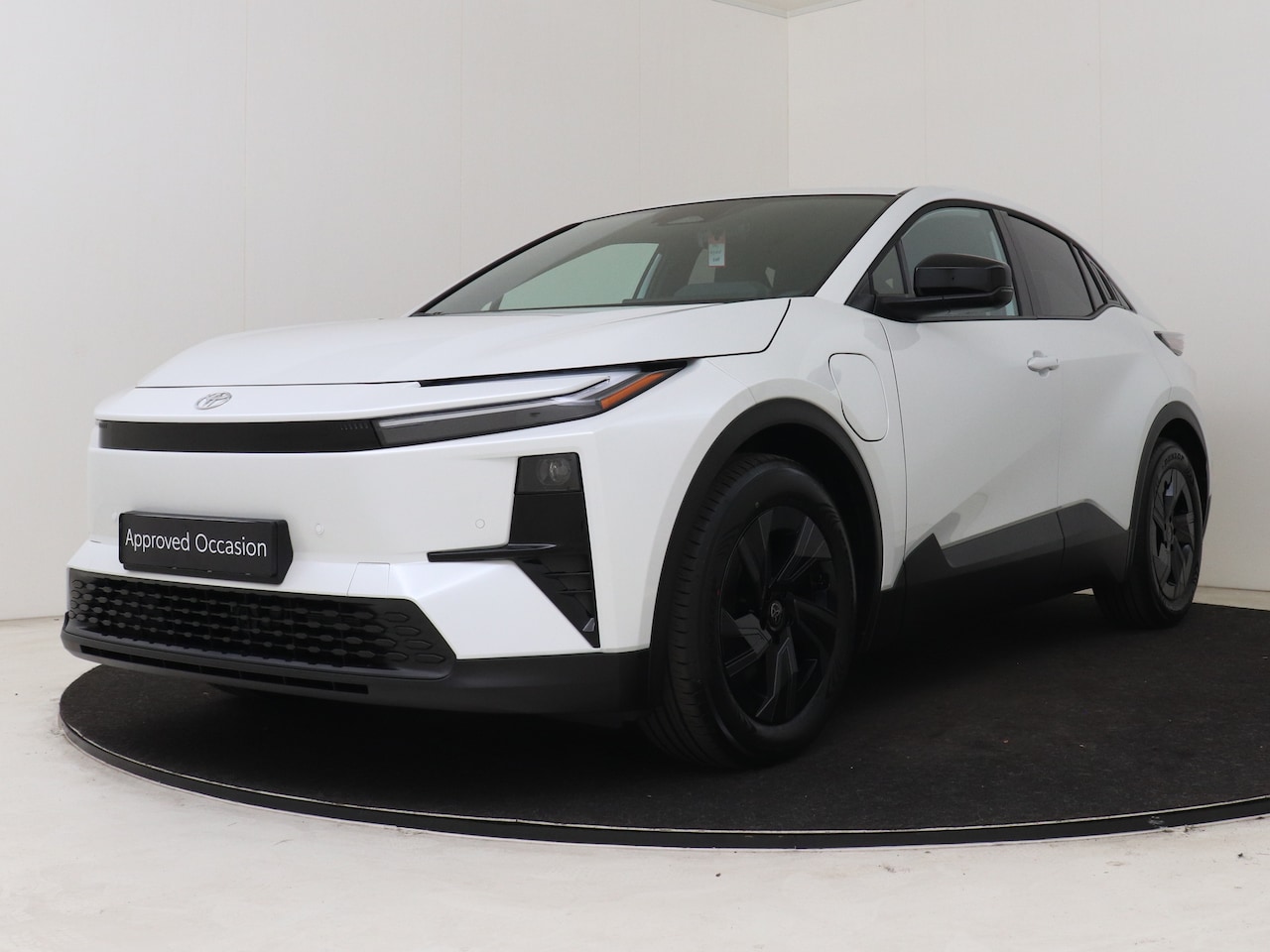 Toyota C-HR - First Edition 77 kWh " Direct Leverbaar " Toyota-paasweekend - AutoWereld.nl