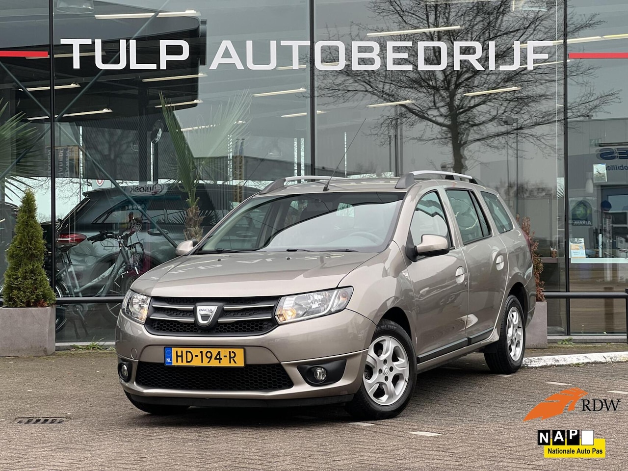 Dacia Logan MCV - 0.9 TCe Prestige Airco Nav LMV NAP - AutoWereld.nl