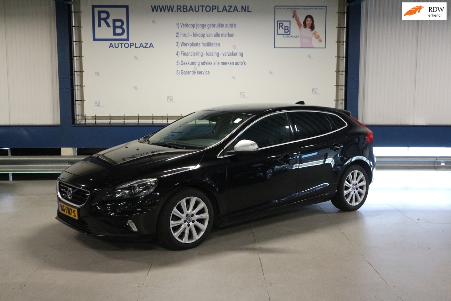 Volvo V40 - 2.0 D2 R-Design Business NAP/ TREKHAAK/ FULL HISTORIE - AutoWereld.nl