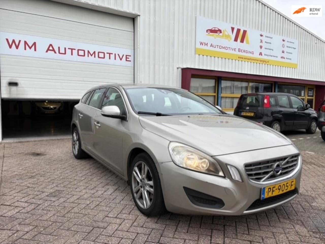 Volvo V60 - 1.6 D2 Kinetic AUTOMAAT - AutoWereld.nl