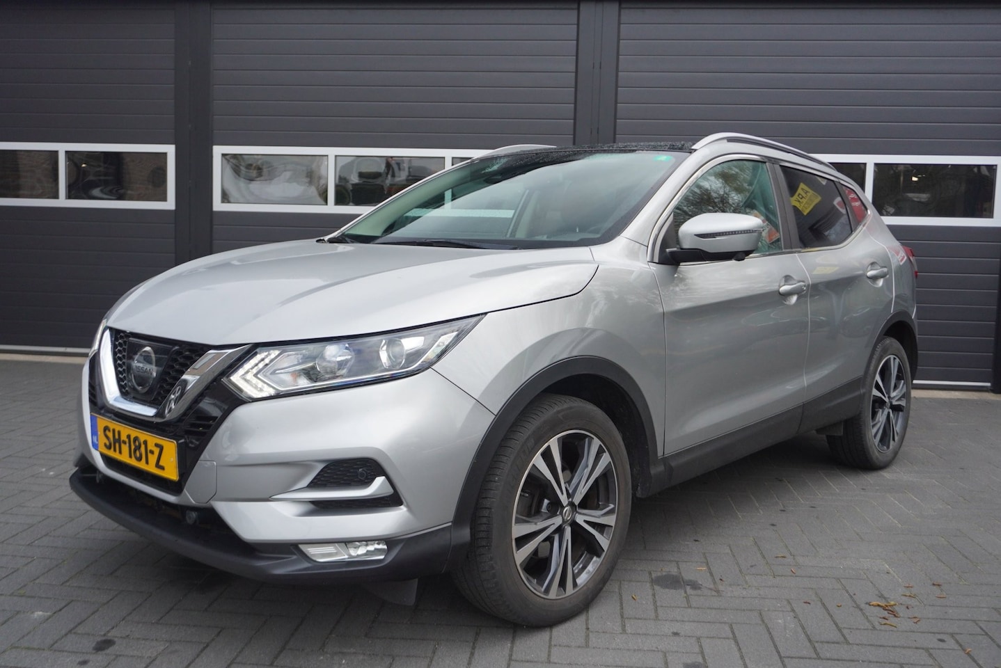 Nissan Qashqai - 1.2 N-Connecta Pano.dak/Camera/Trekhaak/Climate/Cruise/Navi/Parkeersensoren - AutoWereld.nl