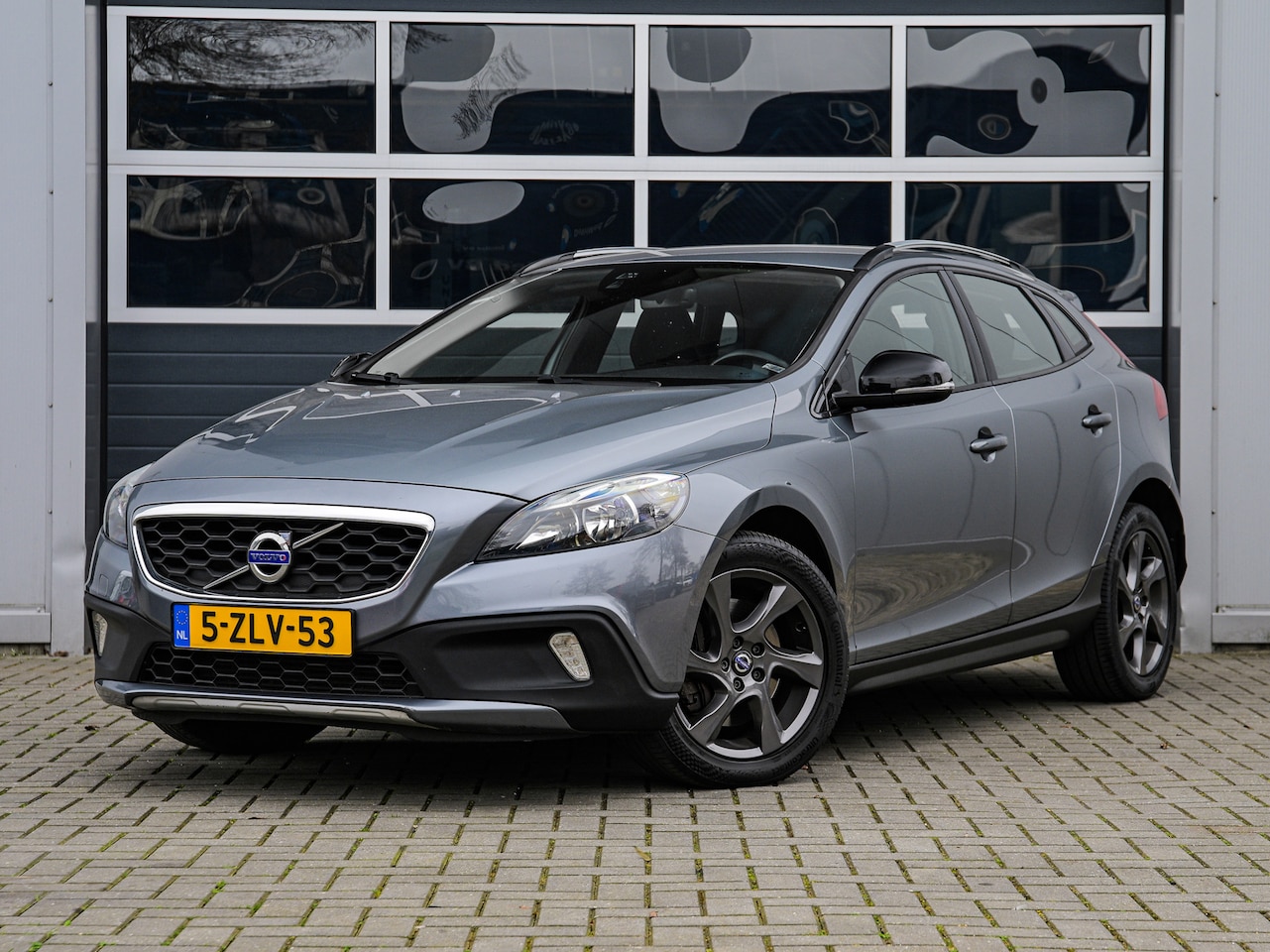 Volvo V40 Cross Country - 2.0 D4 190pk Summum | Navi | Climate control | Cruise control | Trekhaak - AutoWereld.nl