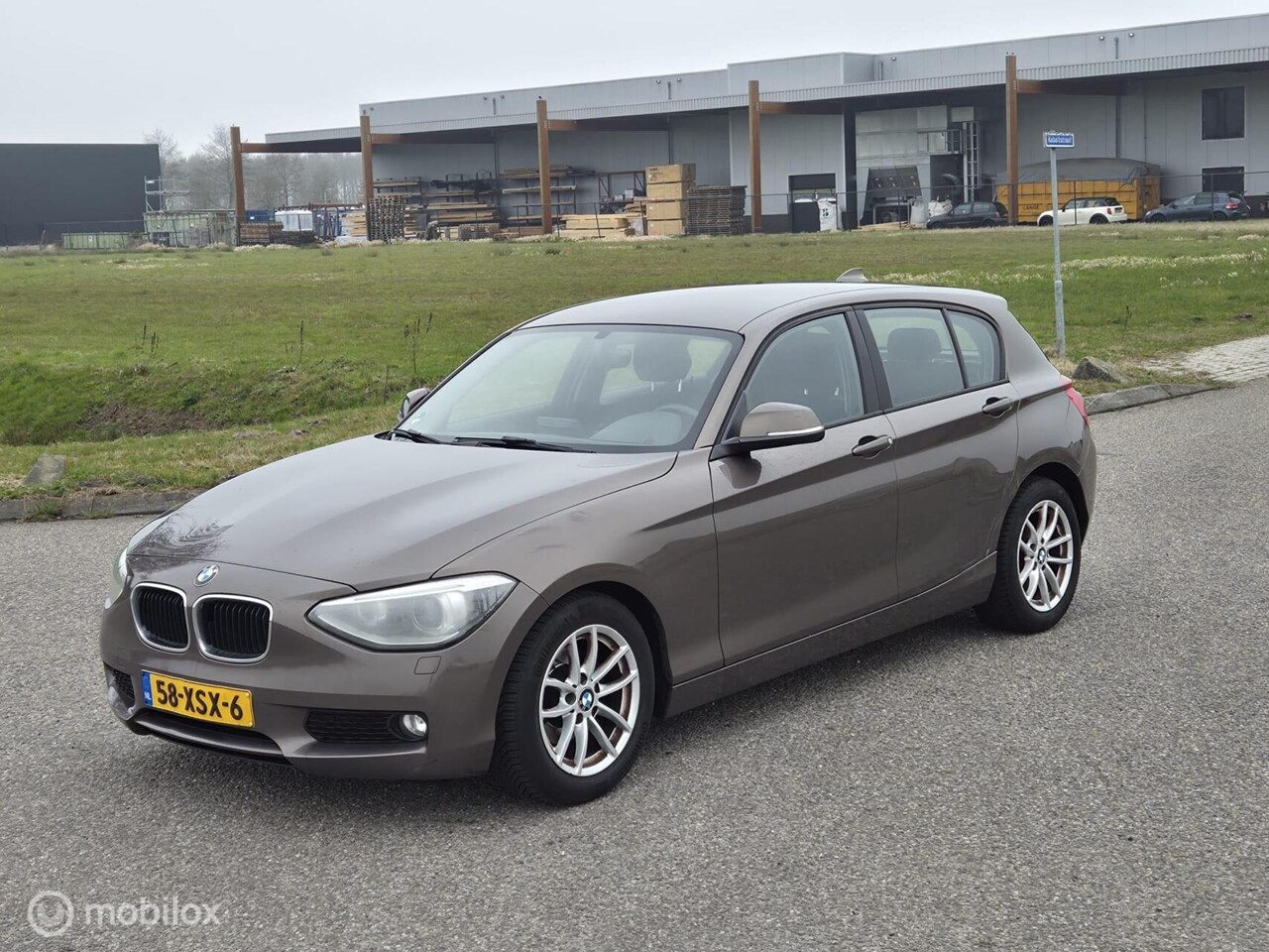 BMW 1-serie - 116d EDE Business Airco / Cruise / Lichte schade - AutoWereld.nl