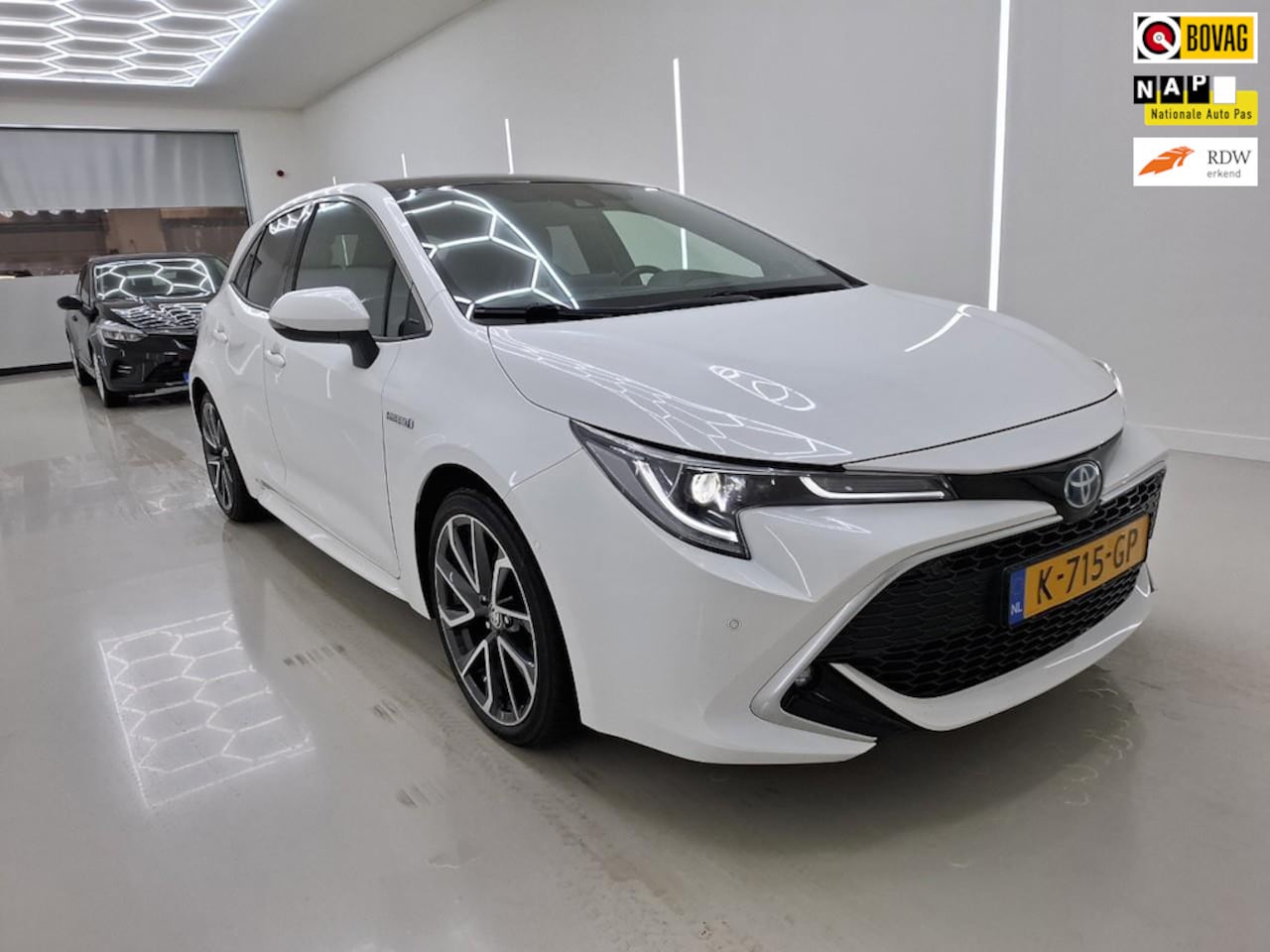 Toyota Corolla - 2.0 Hybrid Premium+Cup-Volleder+Led+panodak+stoel-verw+navi+camera+18"lmv= DECEMBER 2020 = - AutoWereld.nl