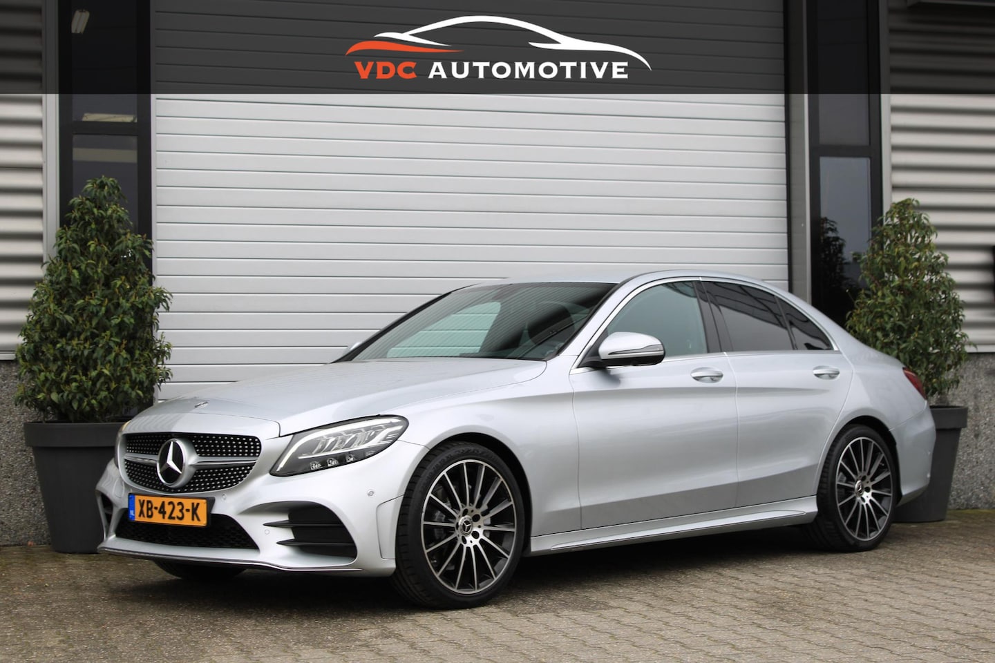 Mercedes-Benz C-klasse - 180 AMG 360 Graden | Virtual Cockpit | LED | Dealer Onderhouden | Spiegelpakket - AutoWereld.nl