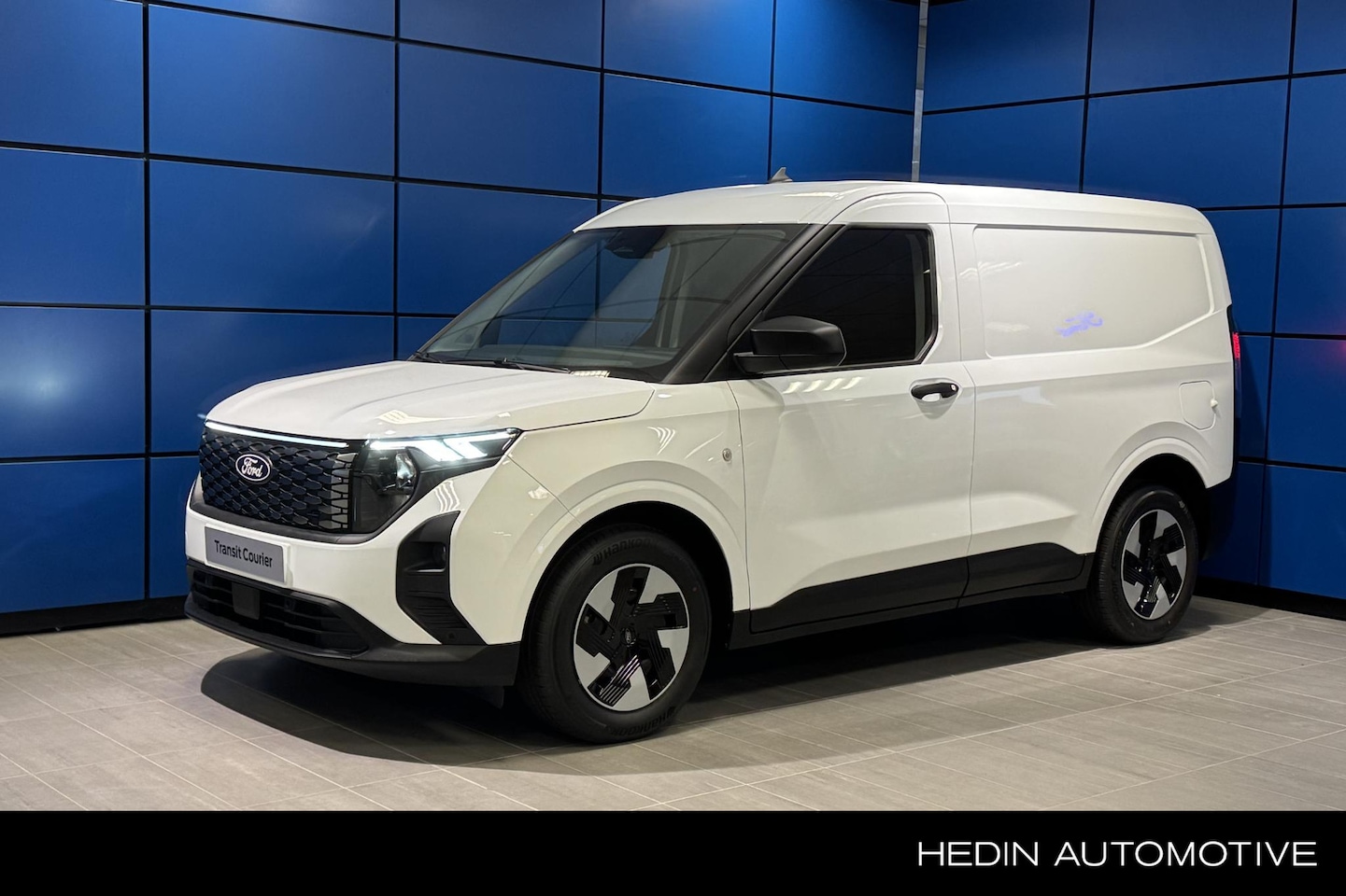 Ford Transit Courier - E-TRANSIT TREND V-33-PFK Trekhaak, Led, Laadvloerbescherming NIEUW UIT VOORRAAD LEVERBAAR! - AutoWereld.nl