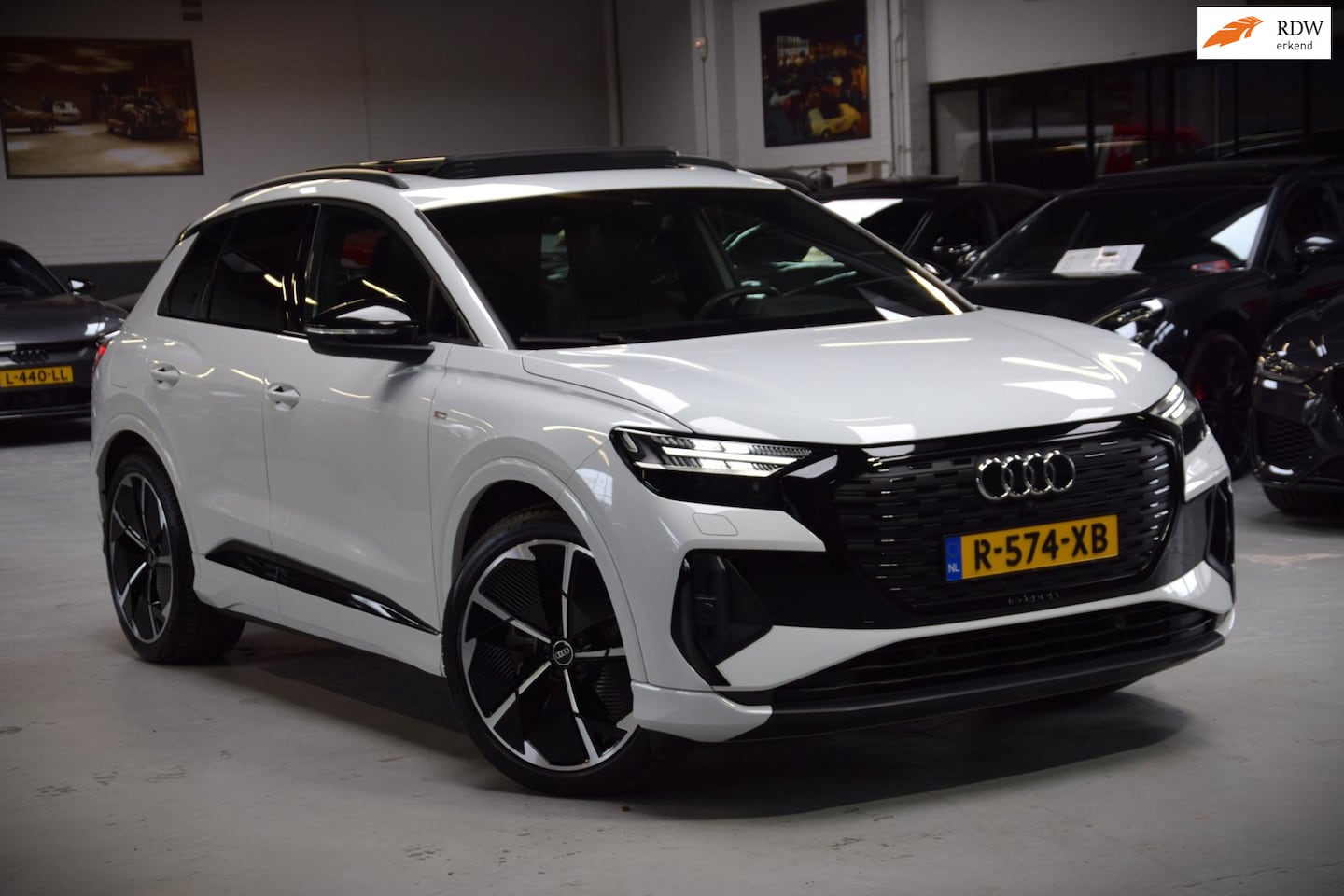 Audi Q4 e-tron - 40 S edition 77 kWh Panoramadak|Navi|Head-UP|Sonos|21 Inch|RS-Seats|ACC|16500km!!! - AutoWereld.nl
