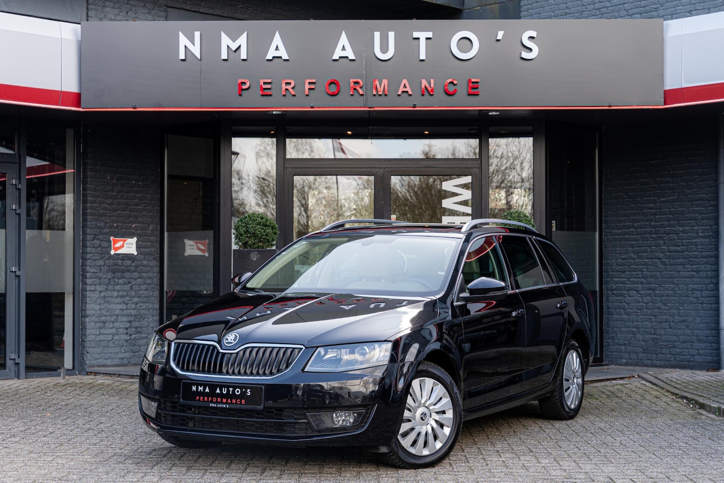 Skoda Octavia Combi - 1.8 TSI ELEGANCE 4X4 PANO/CRUISE/2E EIGENAAR/ BOMVOL/180 PK/ ELEKTRISCHE ACHTERKLEP - AutoWereld.nl
