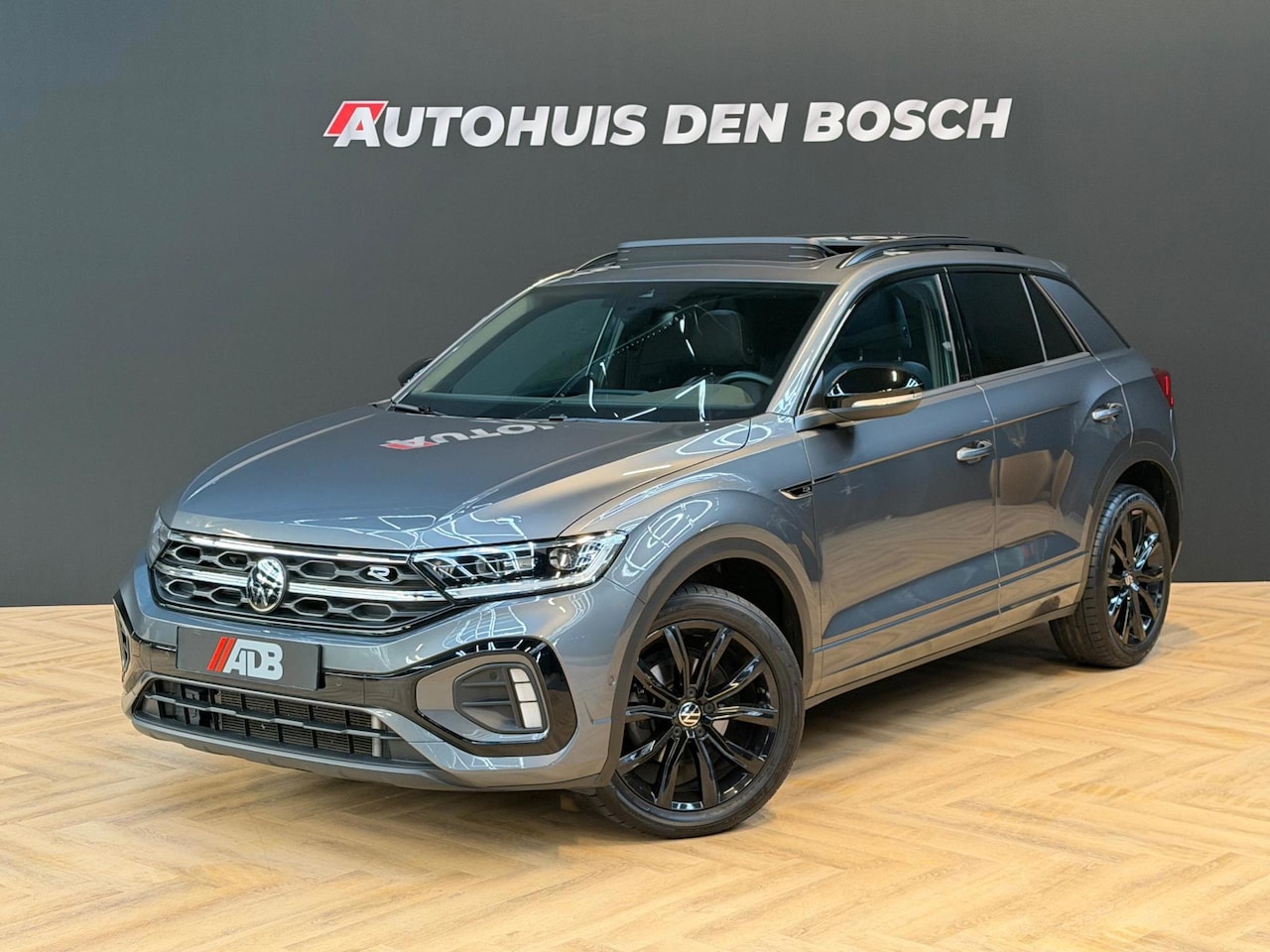 Volkswagen T-Roc - 1.5 TSI R-Line - Pano - Trekhaak - AutoWereld.nl
