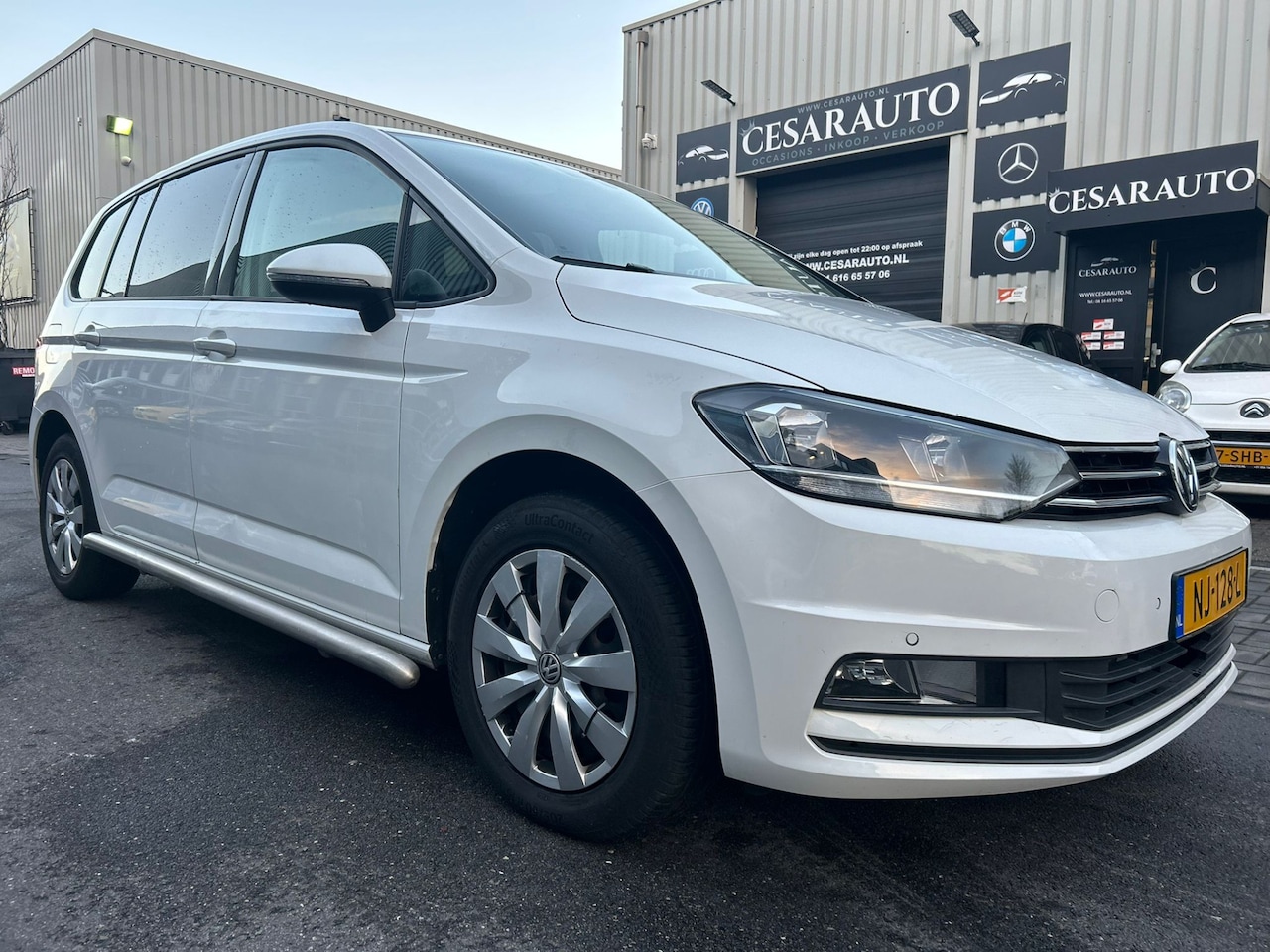 Volkswagen Touran - 2.0 TDI SCR AUTOMAAT / DEALER ONDERHOUDEN - AutoWereld.nl