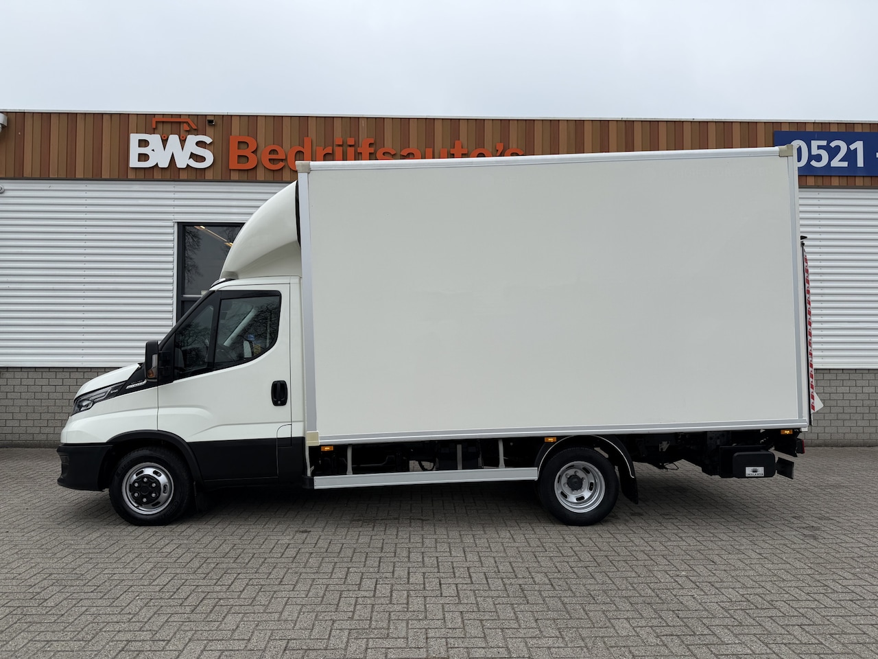 Iveco Daily - automaat 3.0L / dubbellucht / luchtvering / trekhaak 3500 kg! / vaste prijs rijklaar € 33. - AutoWereld.nl