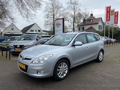 Hyundai i30 - CW 1.6I STYLE AUTOMAAT / AIRCO-ECC / TREKHAAK / ELEK. RAMEN / PDC / 16'' LM-VELGEN