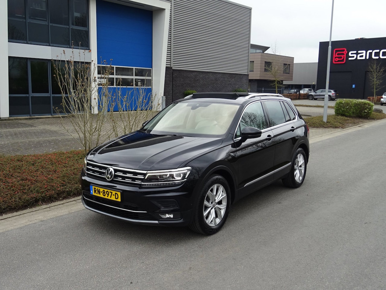 Volkswagen Tiguan - 1.4 TSI ACT Highline | Pano | Memory | 100% Onderhouden - AutoWereld.nl