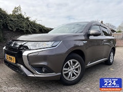Mitsubishi Outlander - 2.4 PHEV Pure+ Met wat schade