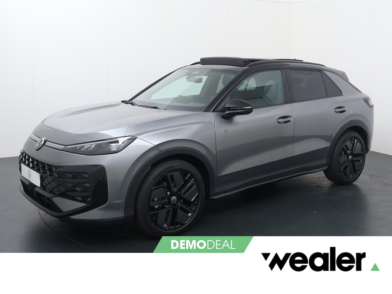 Volkswagen T-Roc - 1.5 eTsi 150pk R-Line First Edition | Panoramadak | LED Matrix | Elektr. achterklep | Harm - AutoWereld.nl