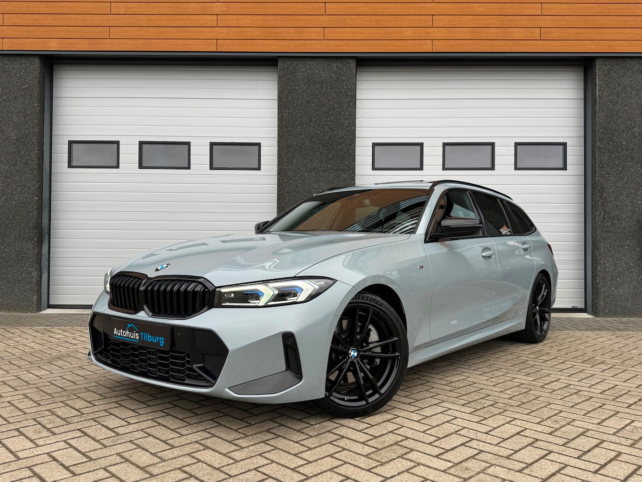 BMW 3-serie Touring - 330i M-Sport Pano Laser Memory Keyless Sfeer - AutoWereld.nl