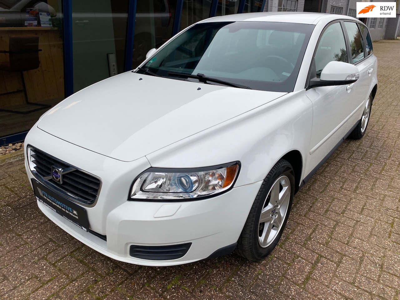 Volvo V50 - 2.0 Business Edition NAVI / XENON / TREKHAAK - AutoWereld.nl