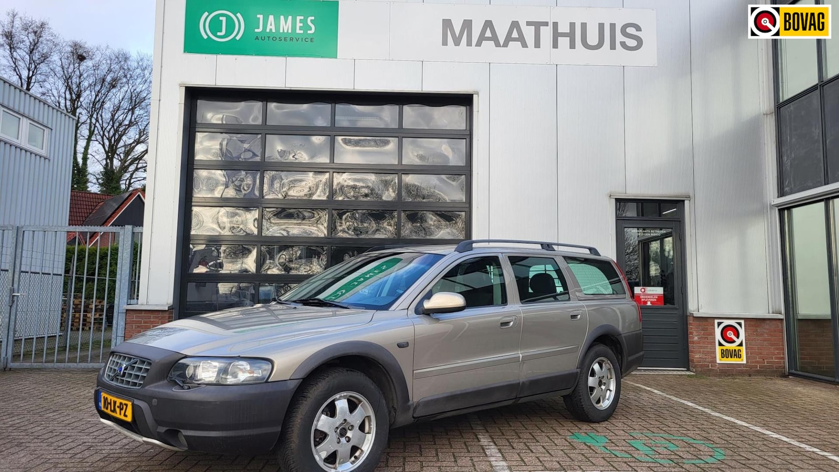 Volvo XC70 - 2.5 T Comfort Line 2.5 T Comfort Line - AutoWereld.nl