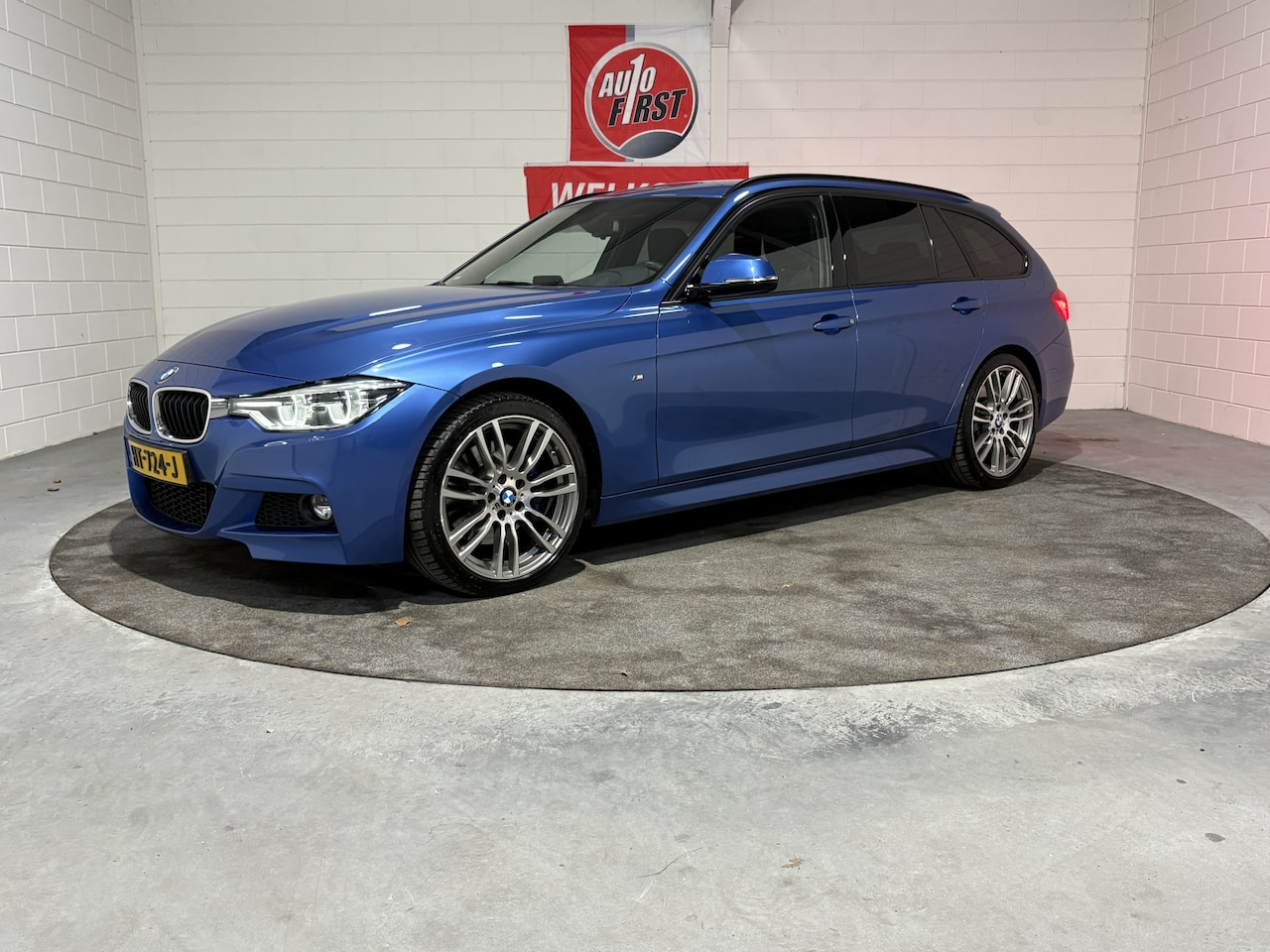 BMW 3-serie Touring - 320i M Sport 320i M Sport, Estorilblauw, 19 inch M, Led, 1e eig, Cruise, Dealer onderhouden, Wegklapbar - AutoWereld.nl