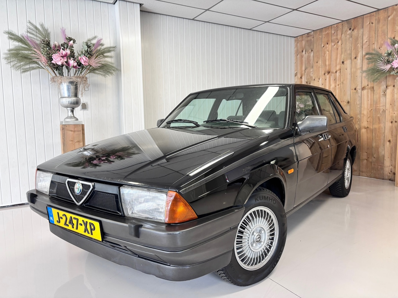 Alfa Romeo 75 - 1.8 IE Epoca 1.8 IE Epoca, zwart, apk 11-2026, elektrische ramen, etc... - AutoWereld.nl