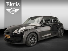 MINI Cooper - 5-deurs PDC / LED / Cruise / ISOFIX / Navigatie / Alu wielen 16 inch black