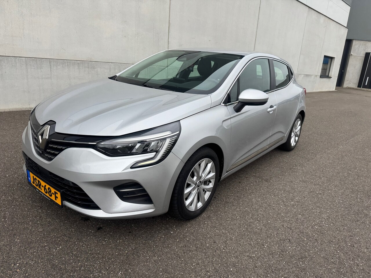 Renault Clio - 1.6 E-Tech Hybrid 140 Intens - AutoWereld.nl