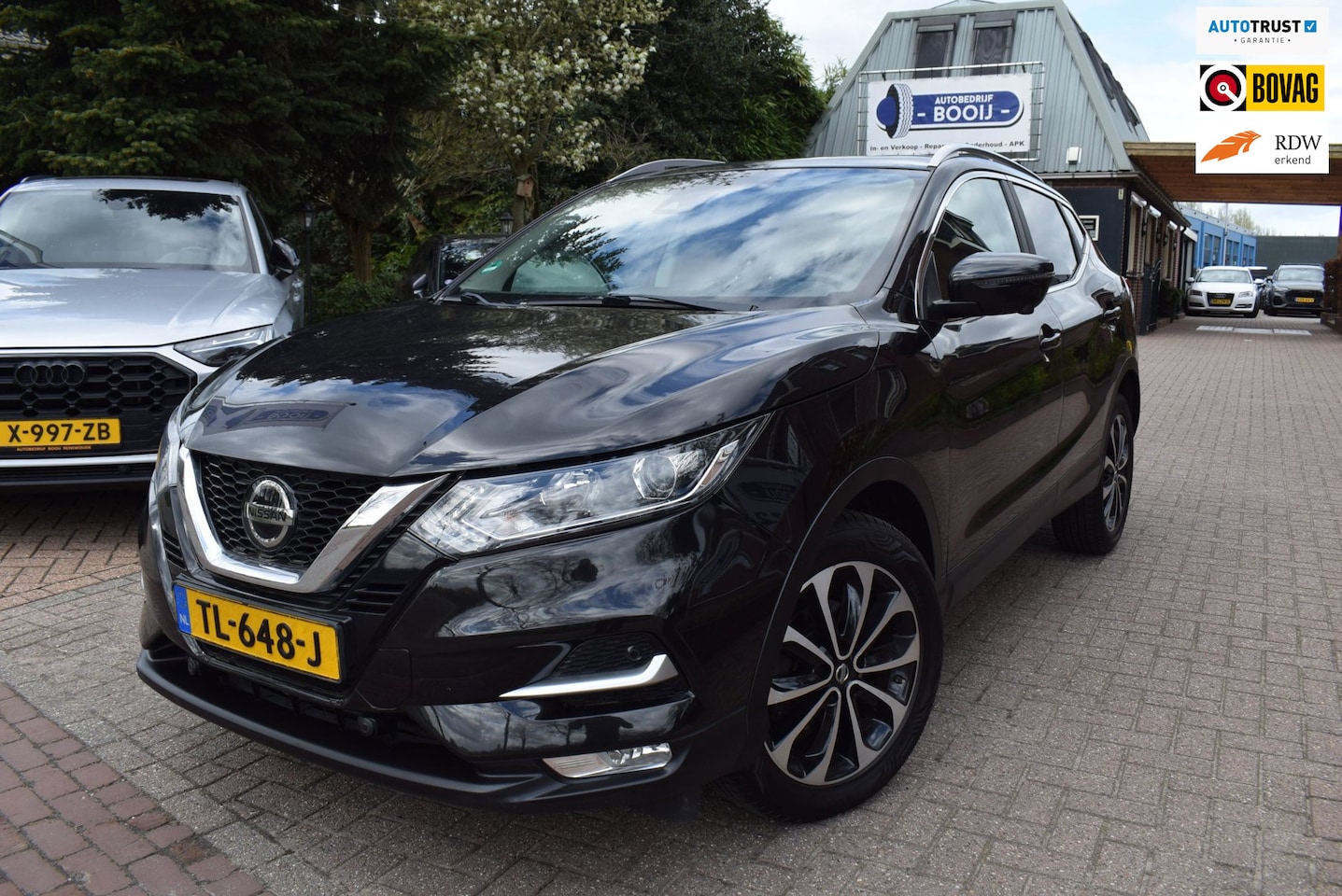 Nissan Qashqai - 1.2 N-Connecta AUTOM/NAVI/CRUISE/AIRCO-ECC/CAMERA 360 gr/NL-AUTO/PANO/XENON/TREKH/PDC V+A/ - AutoWereld.nl