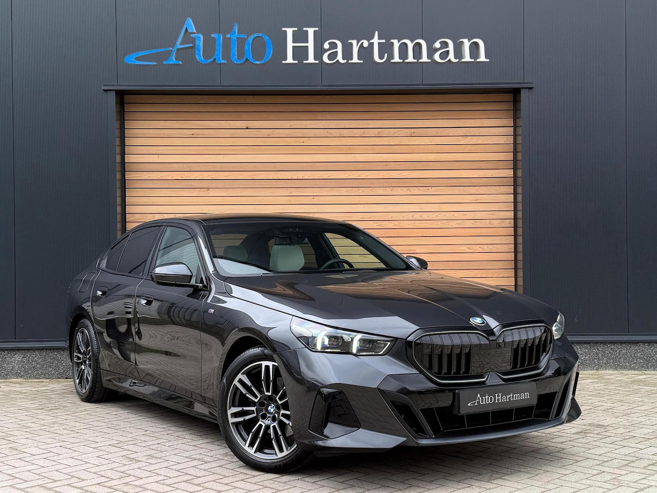 BMW 5-serie - 520i M-Sport PANO|HEAD-UP|HARMANKARDON|ACC|STOELVENTILATIE - AutoWereld.nl