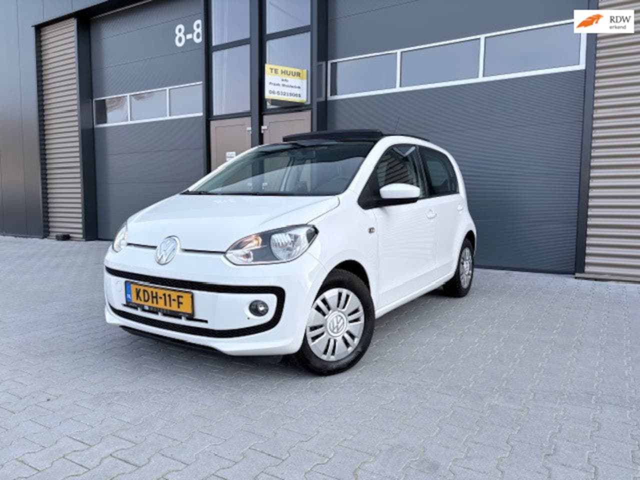 Volkswagen Up! - 1.0 high up!|Pano|Stoel verw|Bluetooth|Airco|dealer onderhouden| - AutoWereld.nl