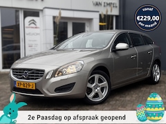 Volvo V60 - 1.6 T4 Kinetic | 180 PK | Automaat | Trekhaak | Climate Control | Stoelverwarming | Naviga