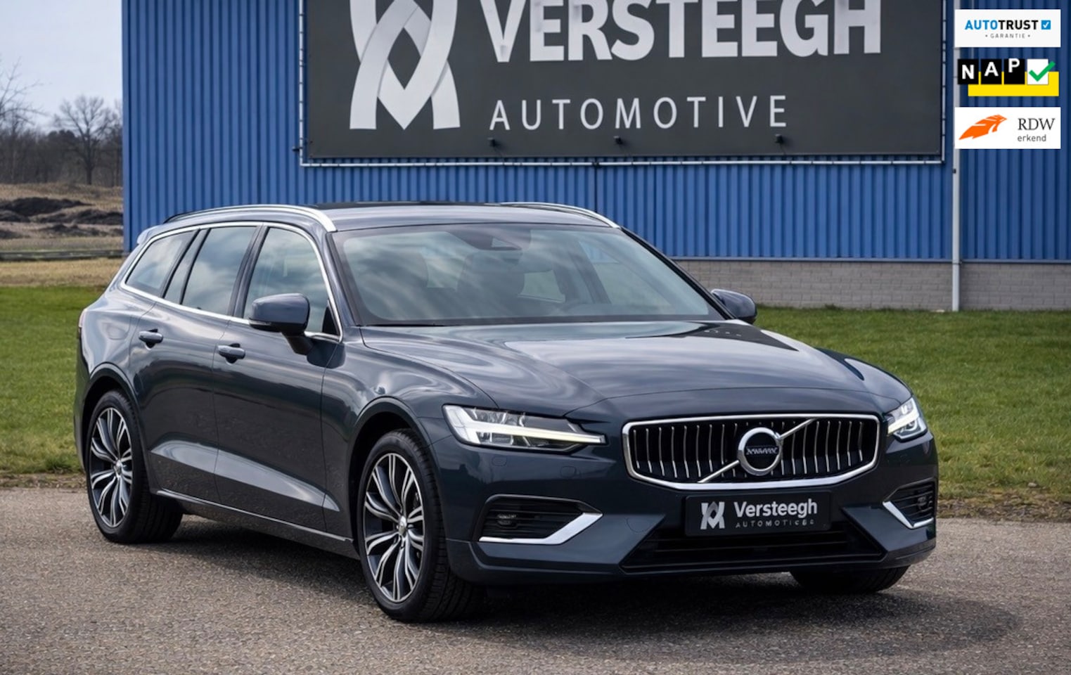 Volvo V60 - 2.0 T6 Recharge AWD Inscription Trekhaak|Leder|1e Eigenaar - AutoWereld.nl