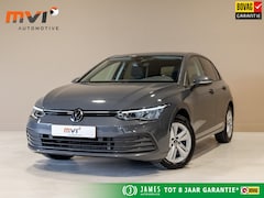 Volkswagen Golf - 1.0 TSI Life / 110pk / Stoel en stuur verwarming / Achteruitrij camera / Navigatie /
