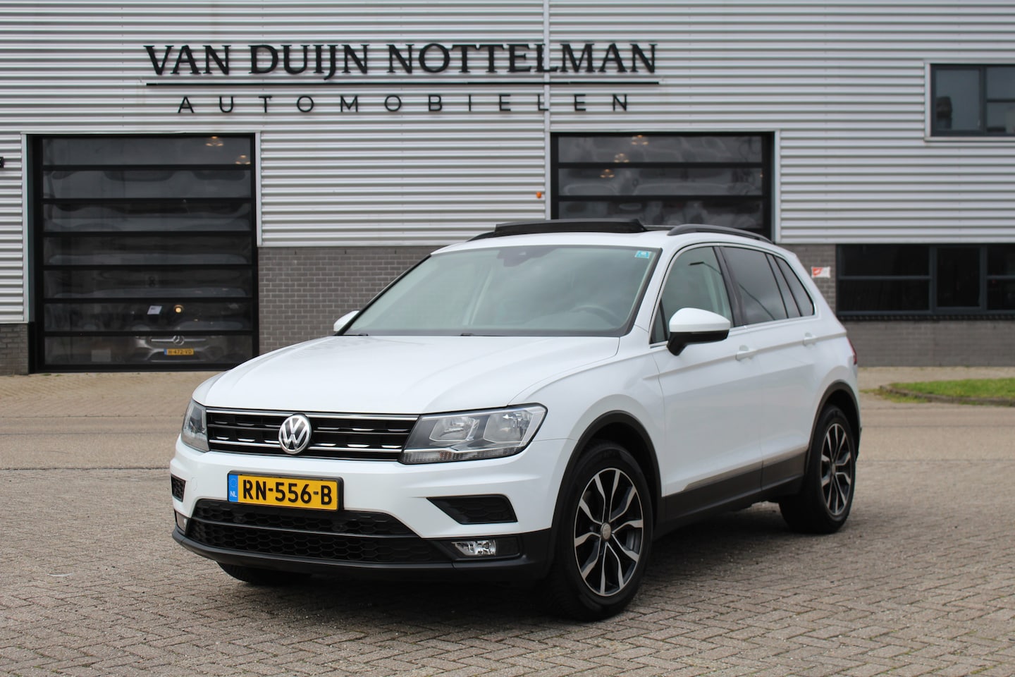 Volkswagen Tiguan - 1.4 TSI Comfortline / Panoramadak / Trekhaak / N.A.P. - AutoWereld.nl
