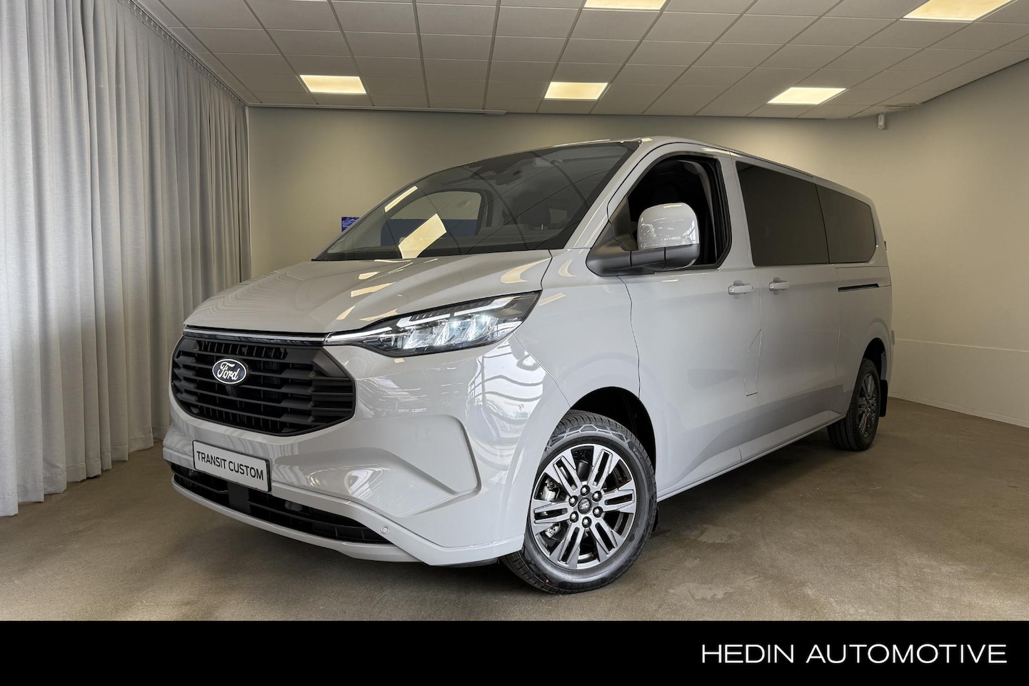 Ford Transit Custom - 340 2.5 PHEV L2H1 Limited Kombi 9-zits uit voorraad - AutoWereld.nl