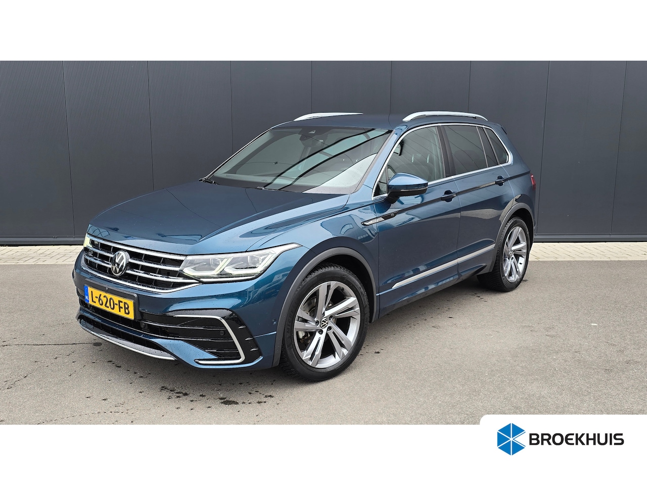 Volkswagen Tiguan - 1.5 TSI 150pk R-Line Business+ | Trekhaak | 360 Camera | Keyless | Stoel/Stuurverwarming | - AutoWereld.nl
