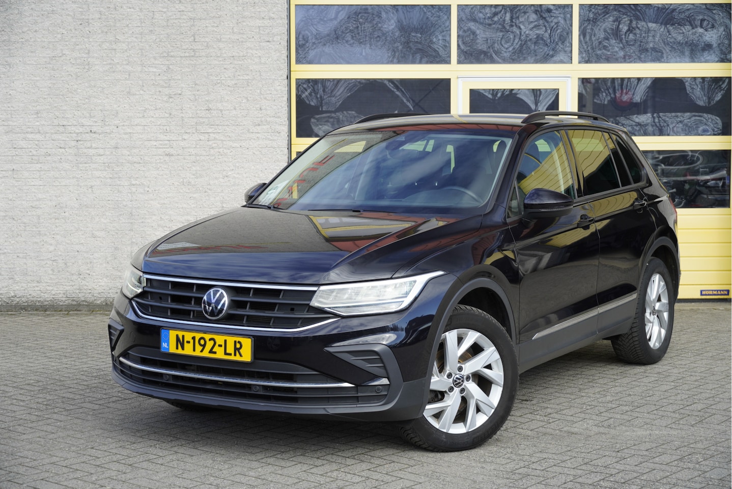 Volkswagen Tiguan - 1.5 TSI 150PK! Life Business BJ2021 Lmv 18" | Led V+A | Pdc | Elek. achterklep | App-Conne - AutoWereld.nl