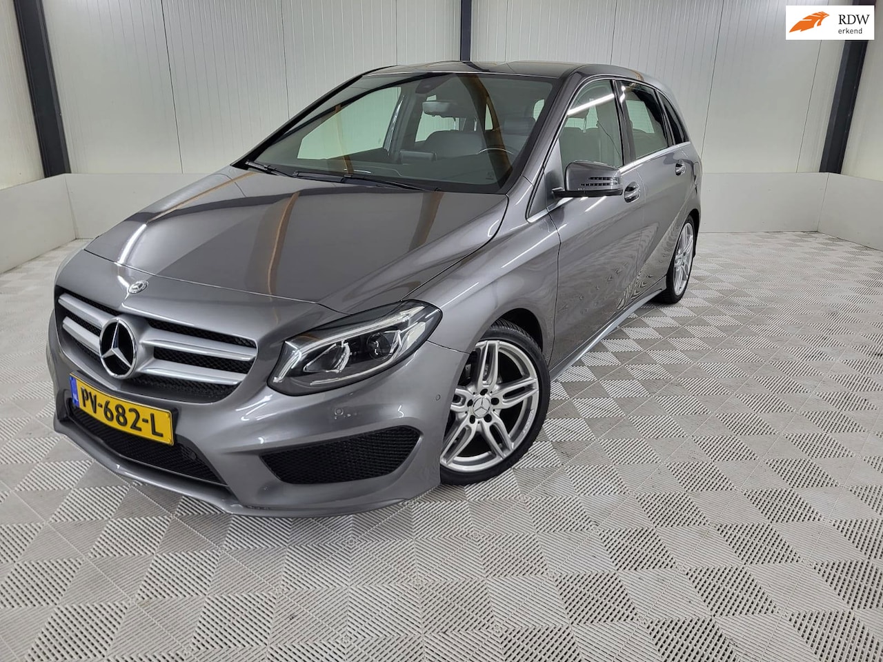 Mercedes-Benz B-klasse - 180 Business Solution AMG 180 Business Solution AMG, Trekhaak, Camera, Pdc - AutoWereld.nl