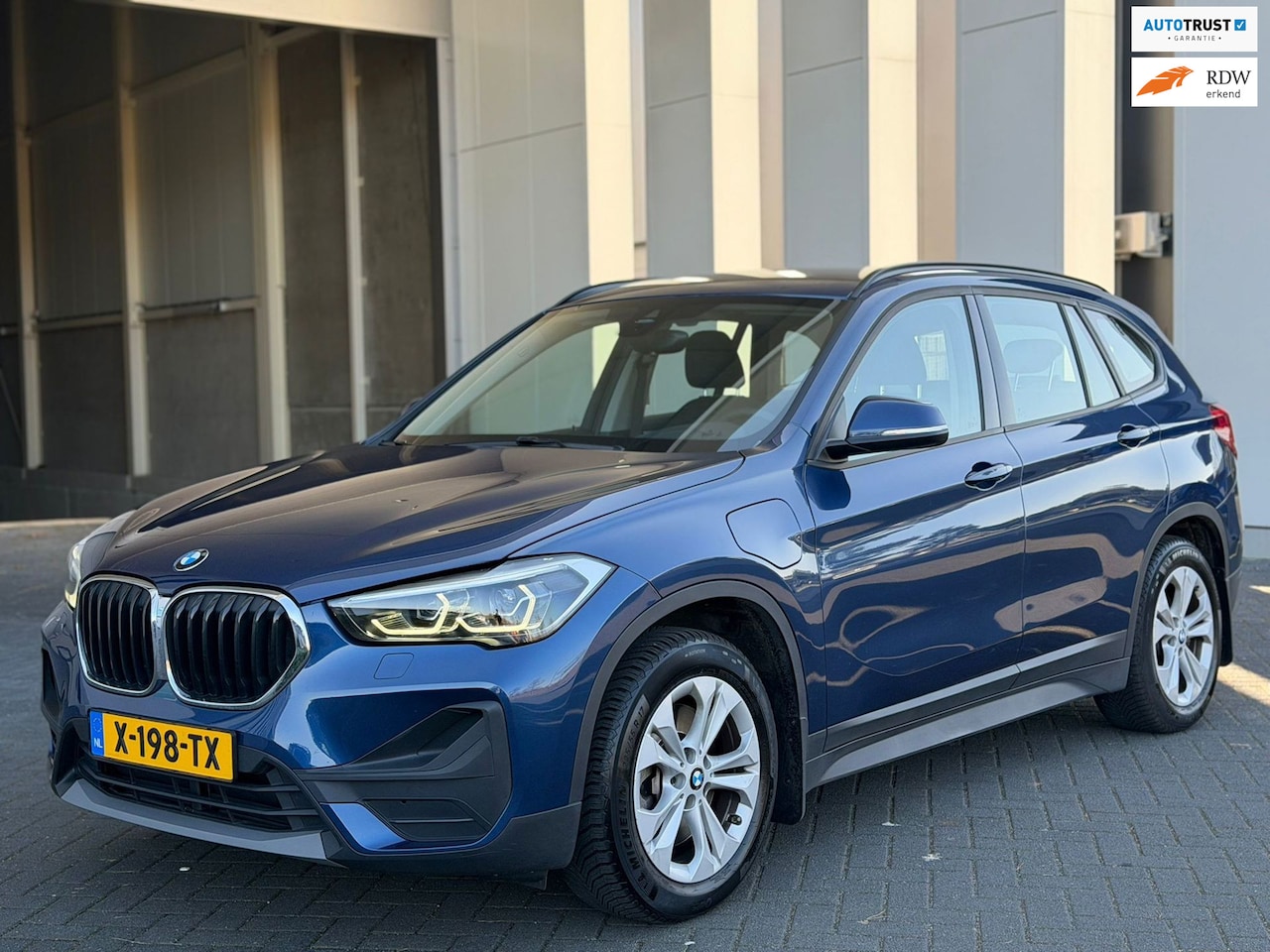 BMW X1 - XDrive25e AUTOMAAT Executive, electrisch bedienbare achterklep,dab,stoelverwarming, led ve - AutoWereld.nl