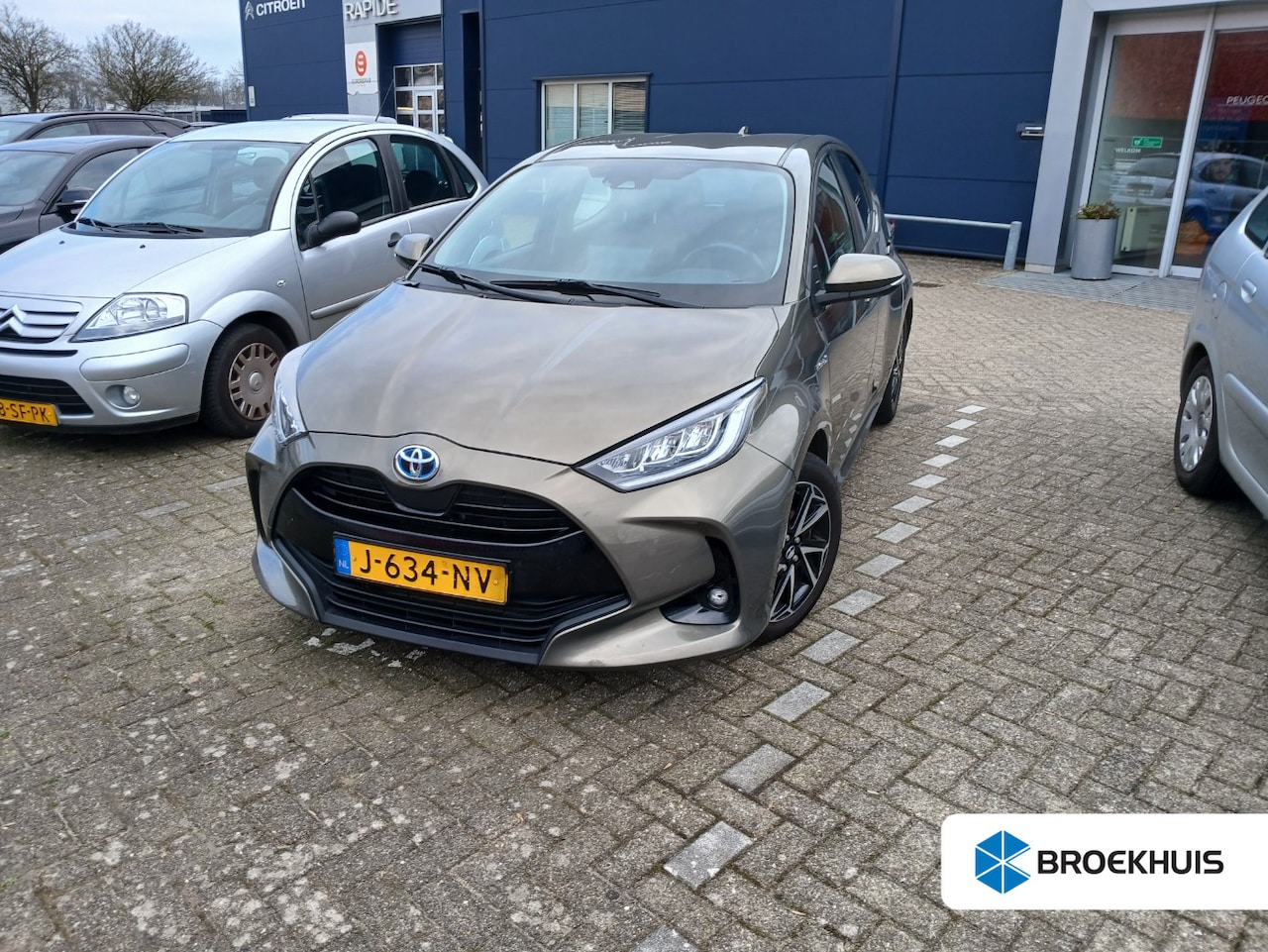 Toyota Yaris - 1.5 Hybrid First Edition | Achterbank in delen neerklapbaar | Achteruitrijcamera | Apple C - AutoWereld.nl