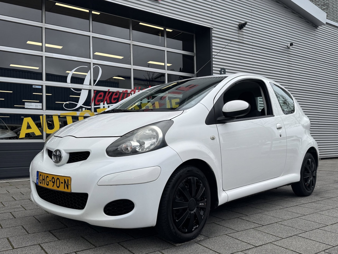 Toyota Aygo - 1.0-12V Cool - Airco I Stuurbekrachtiging I Comfort pakket I Nwe APK 03-3037 - AutoWereld.nl