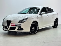 Alfa Romeo Giulietta - Turbo Leer/Alcantara / Stoelverw / Dubbele uitlaat TOP