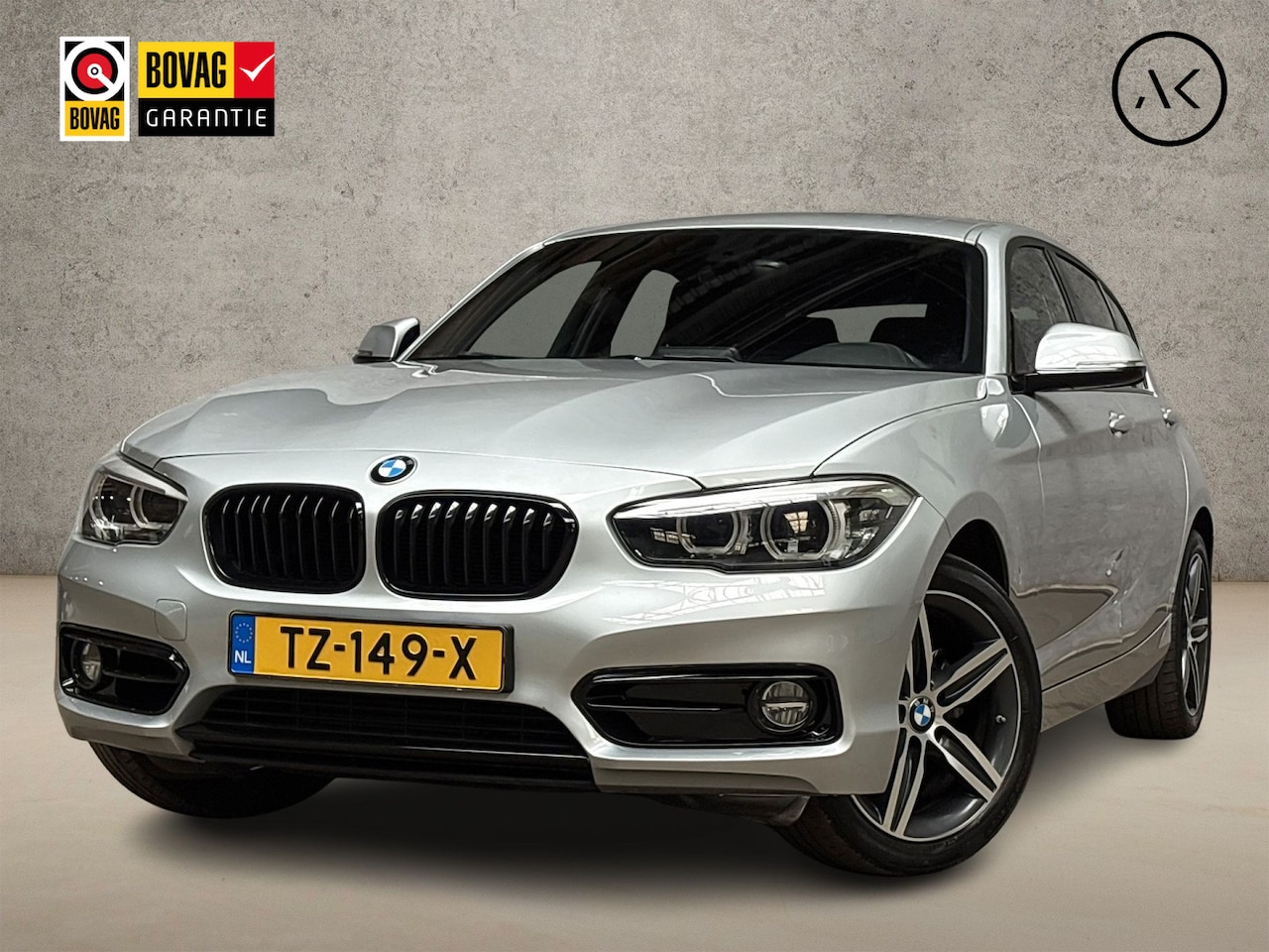 BMW 1-serie - 118i Sport Line Automaat (VIRTUAL COCKPIT, NAVIGATIE, ZWART HEMEL, CLIMATE, PARKEERSENSORE - AutoWereld.nl