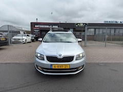 Skoda Octavia Combi - 1.6 TDI DSG-AUTOMAAT NAVI/PANO/CLIMA