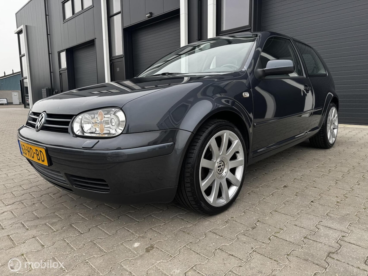 Volkswagen Golf - 2.0 Highline 2001 (APK tot 29-01-2027) - AutoWereld.nl