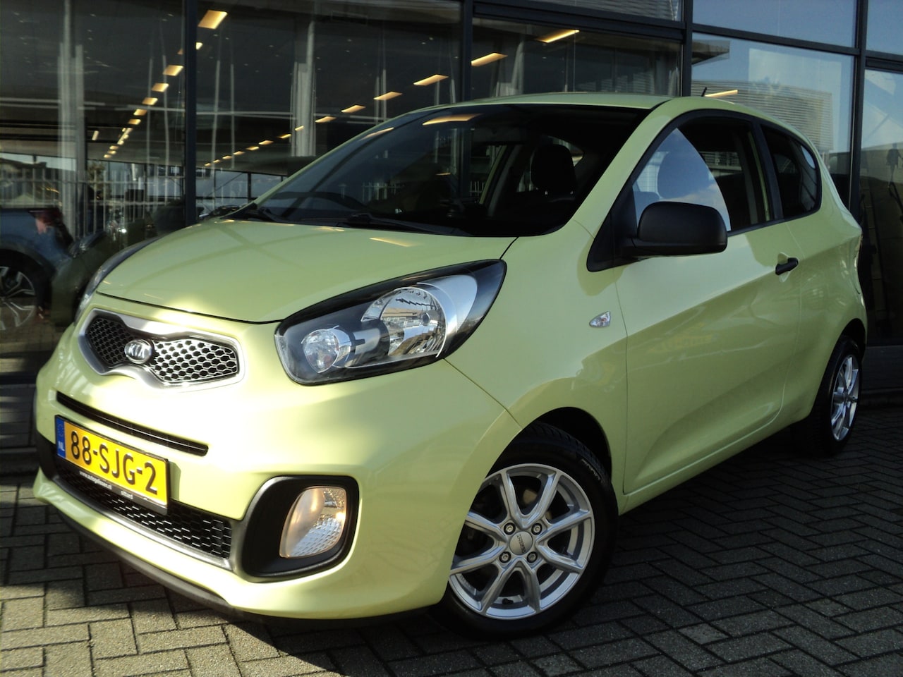 Kia Picanto - 1.0 CVVT AIRCO | LICHTMETALEN WIELEN | VIERSEIZOENEN BANDEN | PARKEERSENSOREN | - AutoWereld.nl